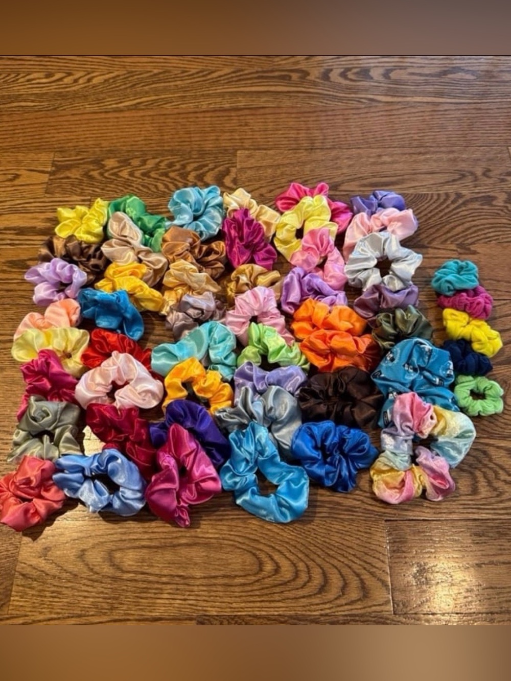 Set of 52 multicolored scrunchie / hair ties